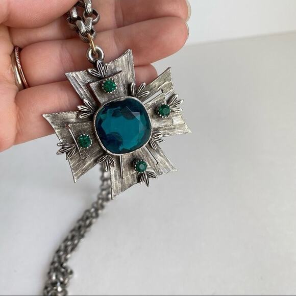 Vintage Maltese Cross Necklace Silver Tone Teal Green Stones Pendant Long 30” - Picture 3 of 10